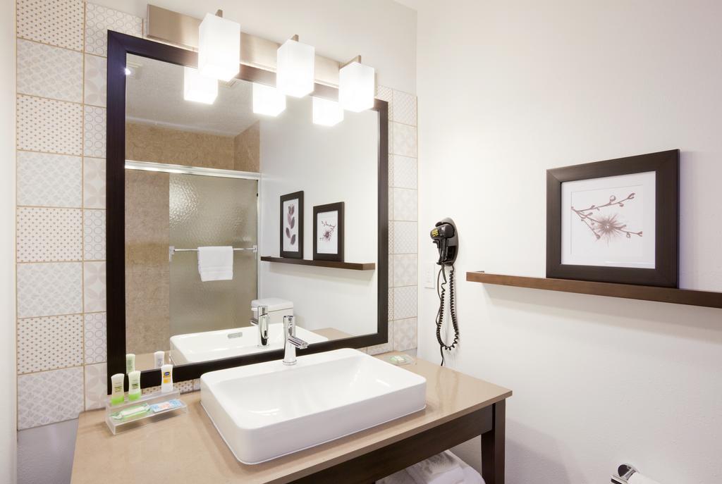 Country Inn & Suites By Radisson, Chippewa Falls, Wi Стая снимка
