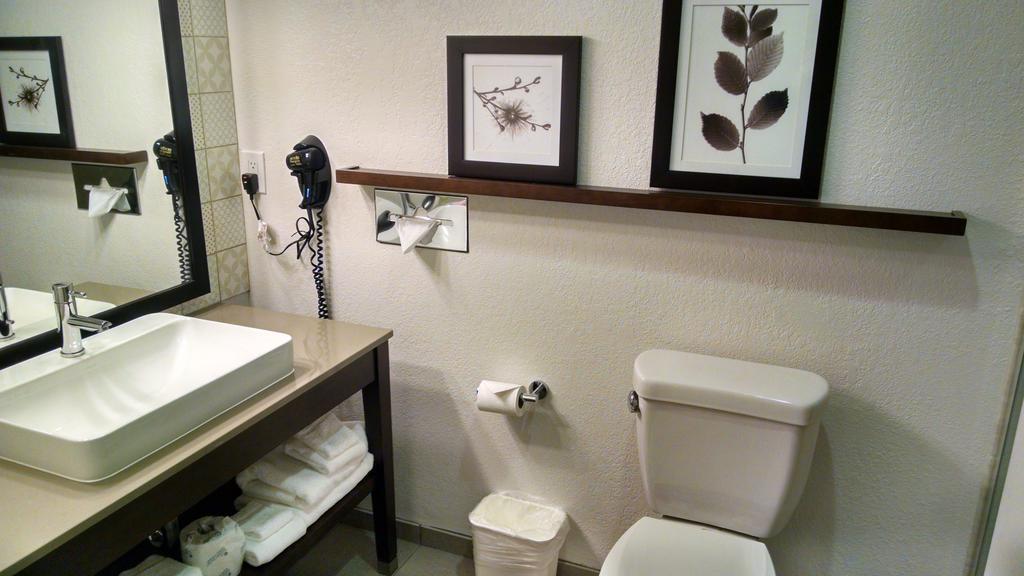 Country Inn & Suites By Radisson, Chippewa Falls, Wi Стая снимка
