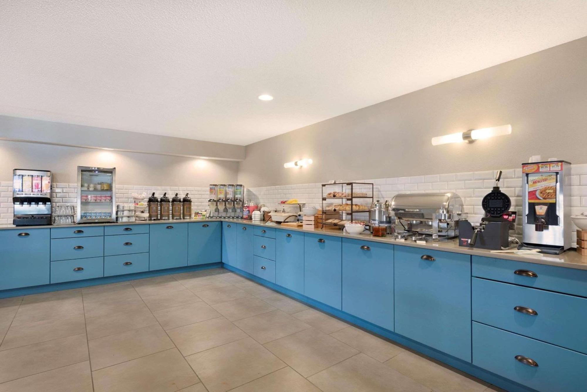 Country Inn & Suites By Radisson, Chippewa Falls, Wi Екстериор снимка