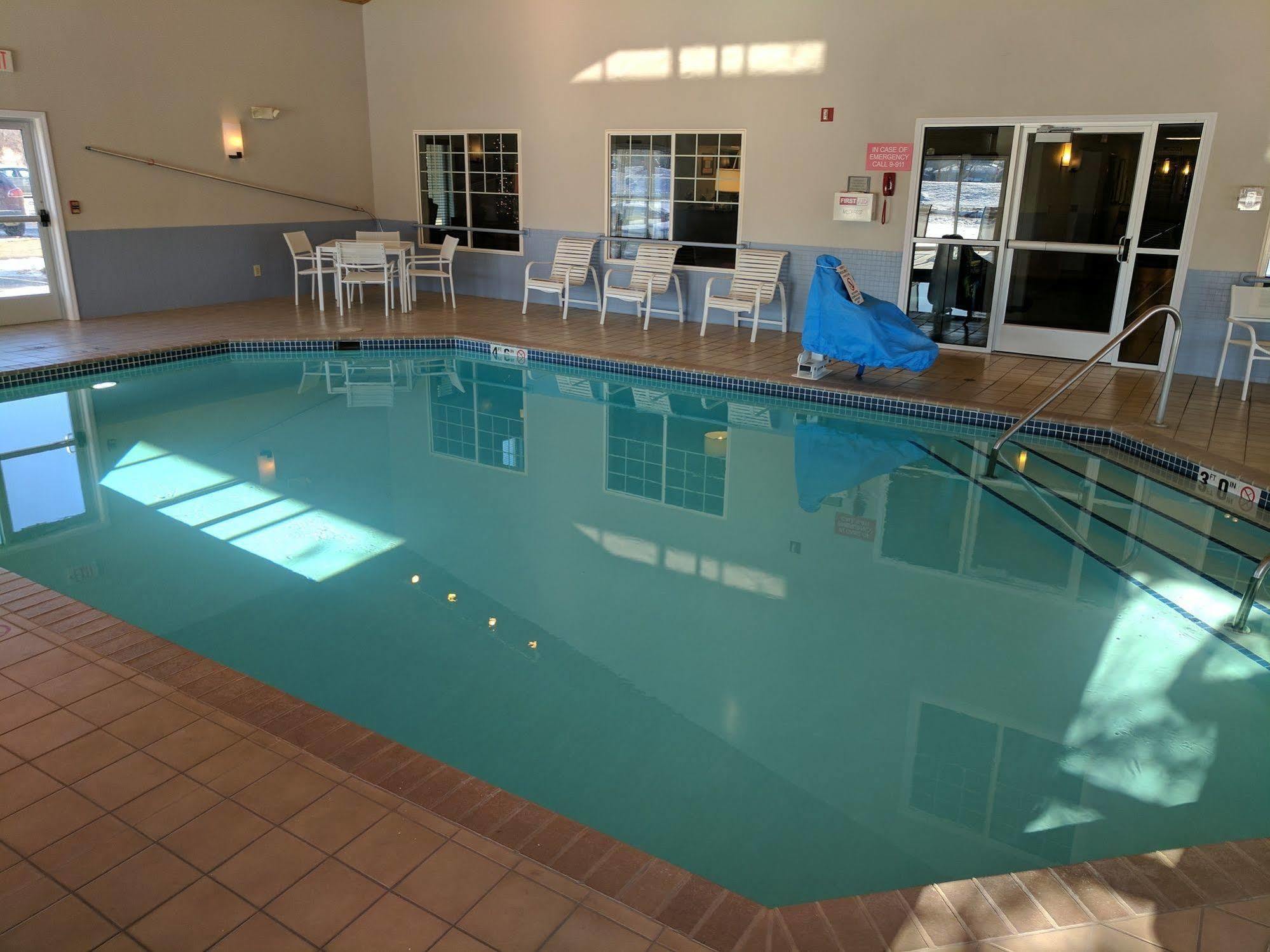Country Inn & Suites By Radisson, Chippewa Falls, Wi Екстериор снимка